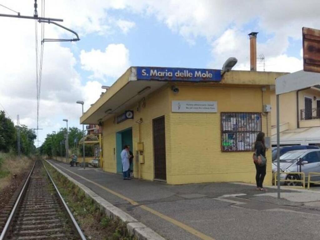 A Casa Di Marco Guesthouse - Apt Di Ciampino E Stazione Per Roma Марино Экстерьер фото